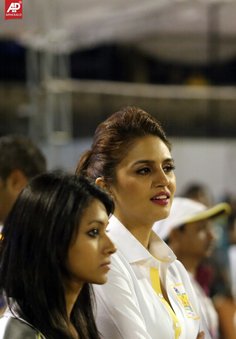 Karnataka Bulldozers Vs Mumbai Heroes Match